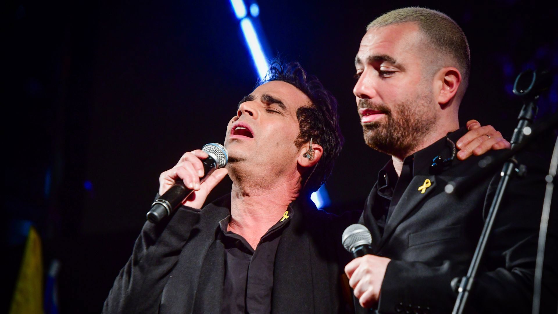 עומר אדם ואביב גפן בכיכר החטופים, הערב