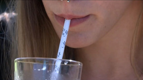 החיים קשים: טראמפ החליט להחזיר את הקשיות מפלסטיק - ואמריקה בטלטלה