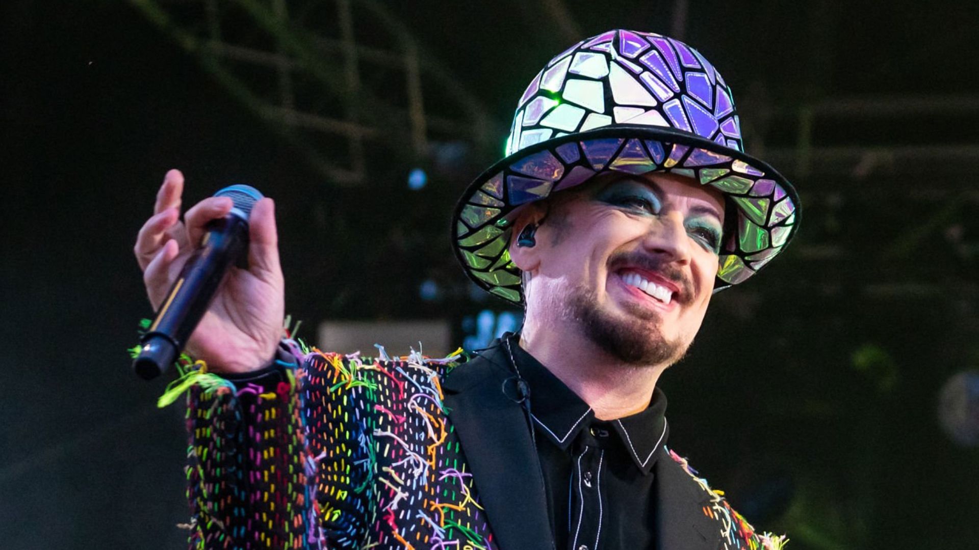 בוי ג'ורג' בהופעה בלונדון, יולי 2025