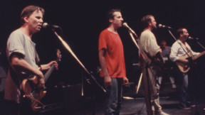 כוורת מתאחדים לראשונה, 1984