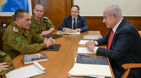 ראש הממשלה בנימין נתניהו בפגישה עם הרמטכ"ל אייל זמיר