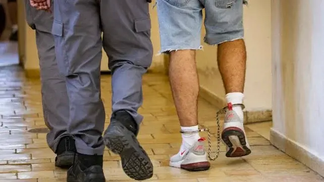معتقلون
