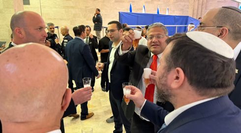 بن غفير يحتفل بالمصادقة على القانون