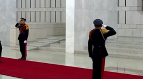 الخامسة 