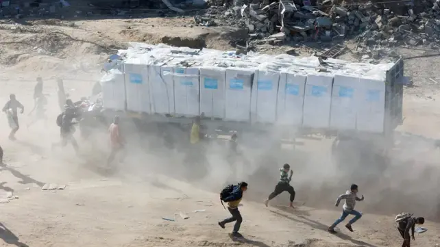 شاحنات المساعدات