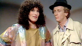 נורית גלרון מני מושונוב שרים השיר שהוא שר לי בגשם זהו זה. 1984