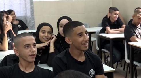الخامسة 