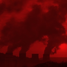 פליטת עשן ממפעל מזהם