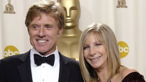 ברברה סטרייסנד עם רוברט רדפורד בטקס האוסקר, 2002