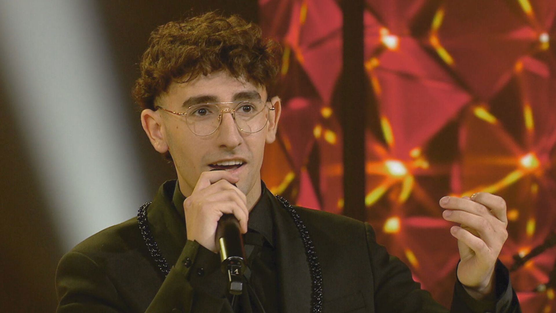 אדם אבו ג'בל בגמר "المايك الك - המיקרופון שלך", הערב