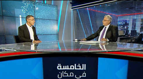 الخامسة في مكان