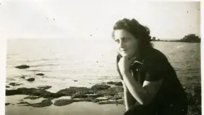 חנה סנש מביטה לאופק