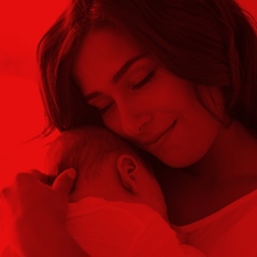 אישה ותינוק