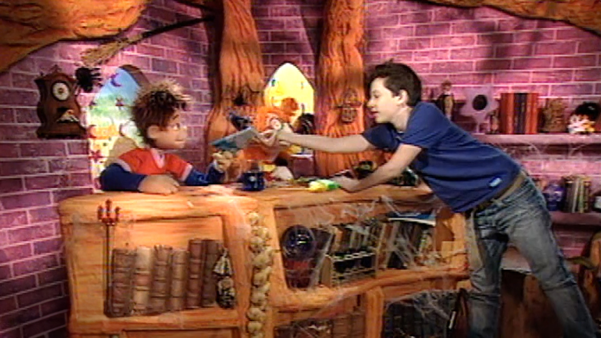 אפצ'י וסיפור, פרק 56, אלפונסו וחברו הדמיוני מולגן