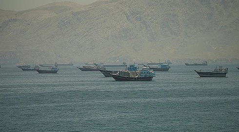 سفن في مضيق هرمز