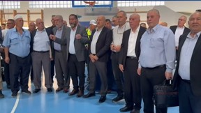 الخامسة في مكان