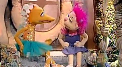 בחצר של פופיק 4 | שרה שרה שיר שמח 