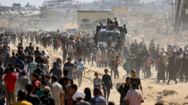 طابور في انتظار المساعدات في قطاع غزة