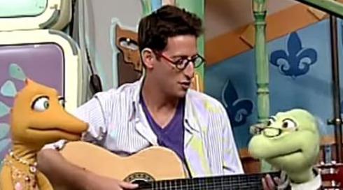 בחצר של פופיק 4 | יום של גשם