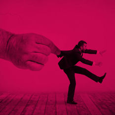 גבר בורח  מיד גדולה