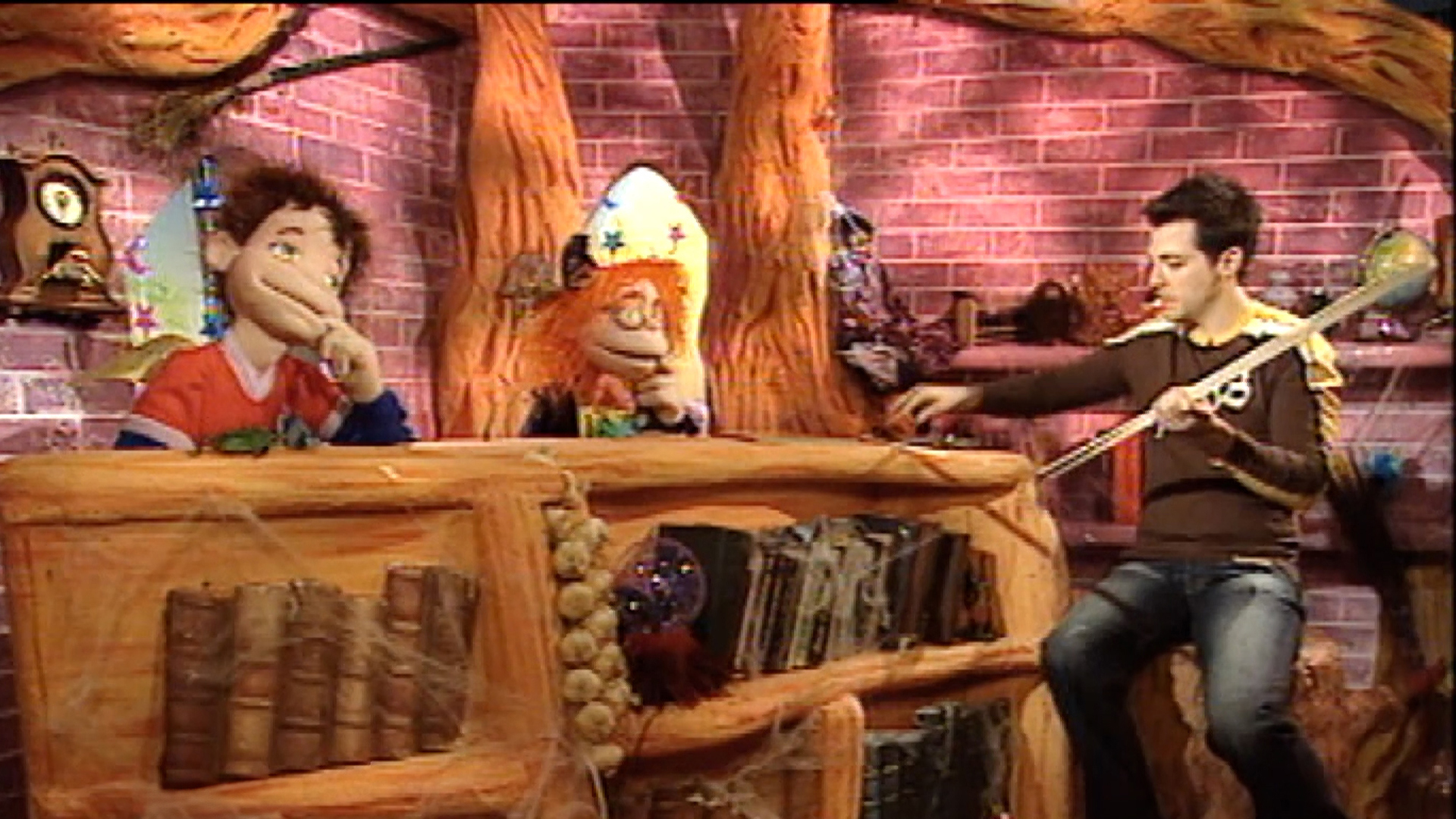 אפצ'י וסיפור, פרק 67, אבא בורח עם הקרקס