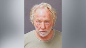 טימותי באספילד עם הסגרתו לרשויות, השבוע