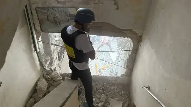 موقع سقوط الصاروخ بمدينة بني براك