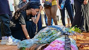 הלוויתו של הזמר ישי לוי בבית העלמין בראש העין, היום