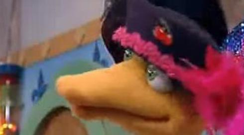 בחצר של פופיק 1 | הכובע של טישה   