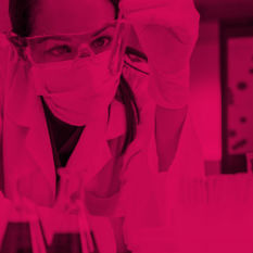 מדענית בפעולה