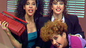 מנגו מופיעות בת שש עשרה הייתי זהו זה. 1989