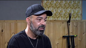 עמיר בניון סיפר על החרדה מההופעות - ועל איך היא נעלמת כשהוא שר מול חיילים