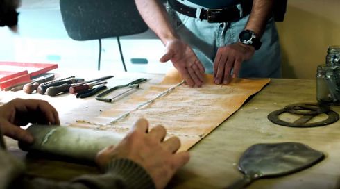 המחלקה לחפצים מיוחדים | אמנות התיוג | פרק 1