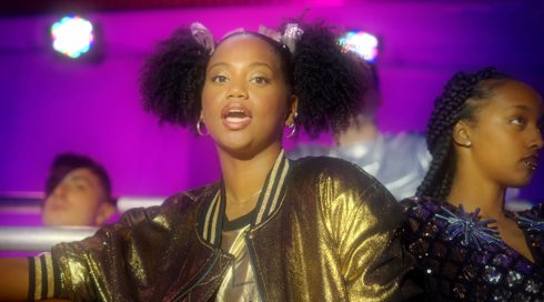 ילדה רעה בקטע טוב.צילום מסך ילדה רעה בקטע טוב