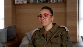 חגית אלון