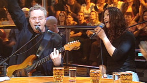שרים "כוורת" בתכנית "שירה בשידור", 2003