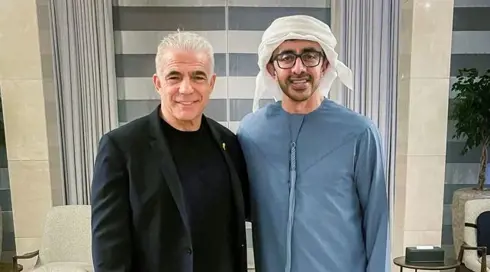 لبيد ووزير خارجية الامارات