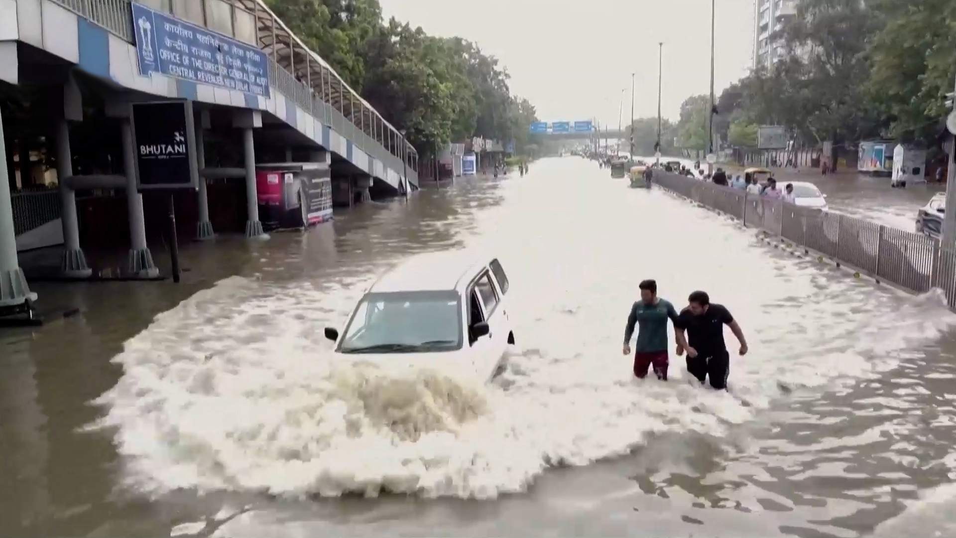 יולי לוהט: סדרת אירועי מזג אוויר קיצוניים בארצות הברית ובסין