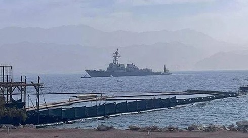 المدمرة الأمريكية USS Delbert D. Black في ميناء إيلات