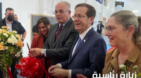 الخامسة 