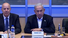 בלי ליידע את הקבינט: הממשלה העבירה נשק וכסף למיליציות בעזה