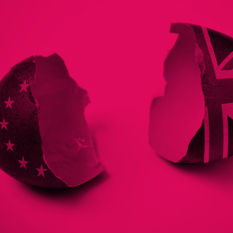 תמונת ביצה שבורה עם דגל בריטניה