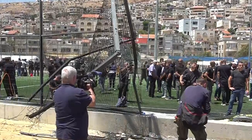 الخامسة 